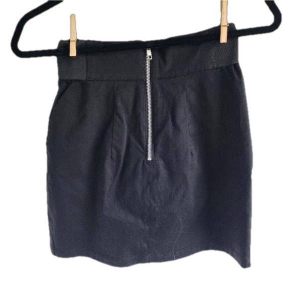 Divided Black Mini Skirt Size 4 with Back Zipper and Side Pockets - Picture 2 of 7
